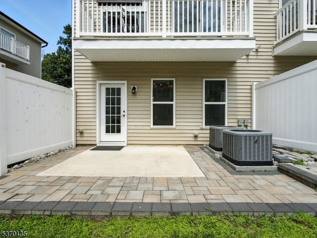 Building Photo - 701 Abbe Rd