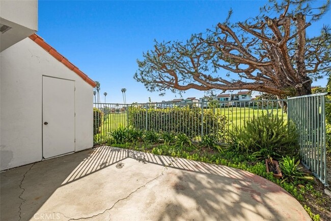 Building Photo - 707 Calle Los Olivos