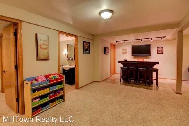 Building Photo - 3 br, 2.5 bath House - 234 Melrose Dr