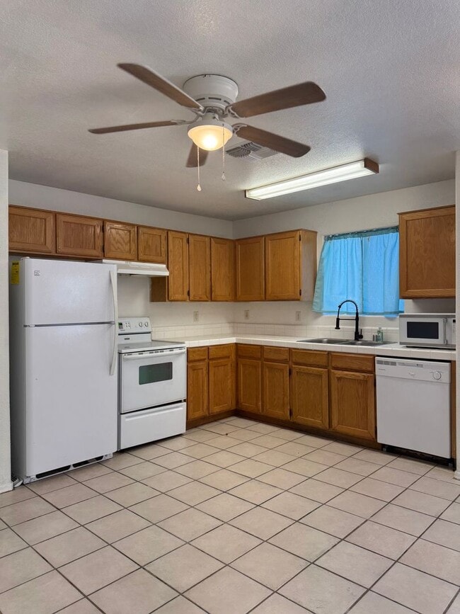 Building Photo - Cozy Updated 3-Bedroom Home Near River Acc...