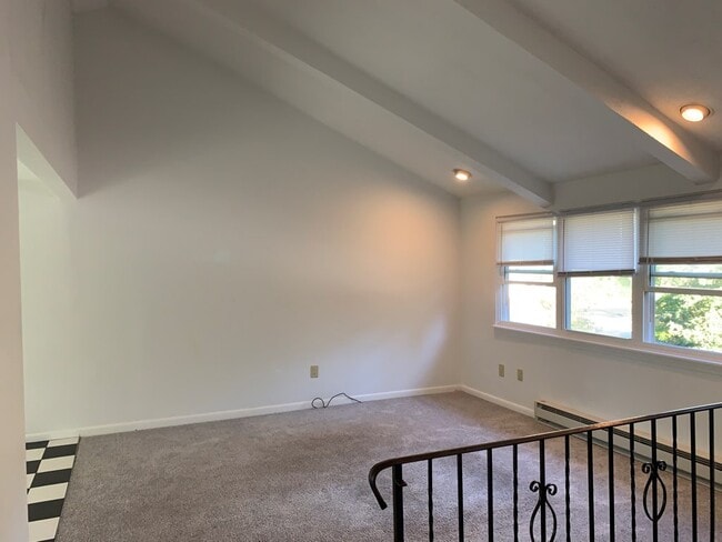 Building Photo - 13 Moberg Cir