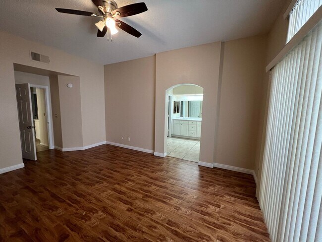 Building Photo - 9824 Cross Creek Way