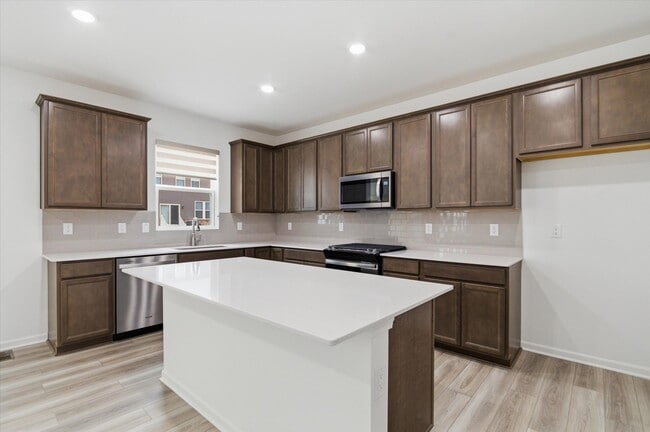 Building Photo - 709 Risdon Trail S