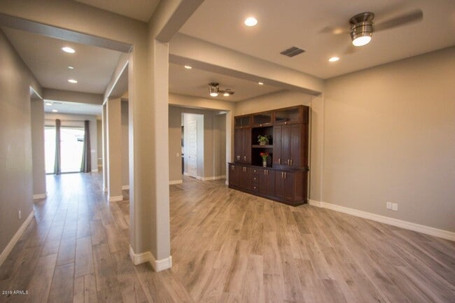 Building Photo - Gorgeous 4 Bed + den Single Level Home in gated community in North Peoria with RV Gate / BBQ!!