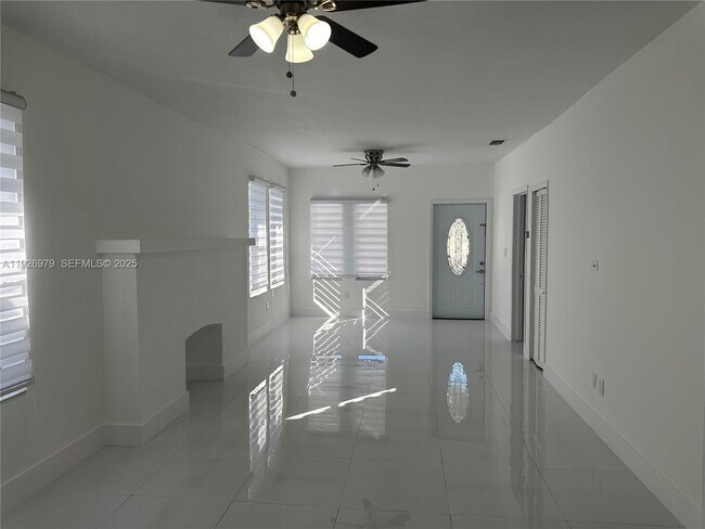 Building Photo - 1922 NW 4th St