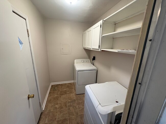 Building Photo - 813 S Grosvenor Ct