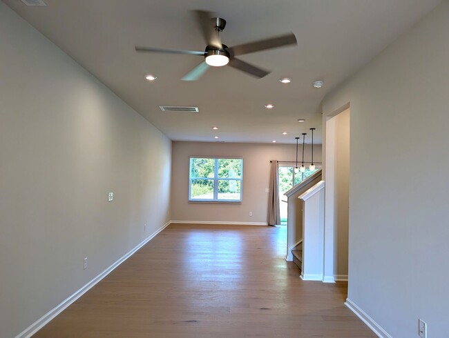 Building Photo - Pristine 2 story Townhome located in the Fifteen Cannon Community in Charlotte!