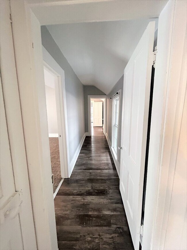 Building Photo - 677 Oak St