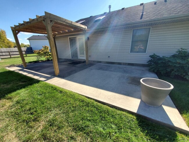 Building Photo - 3-bedroom 2 Full Bath House