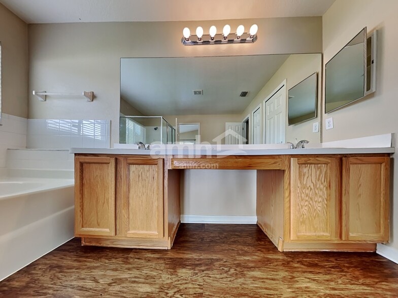 Building Photo - 27826 Breakers Dr