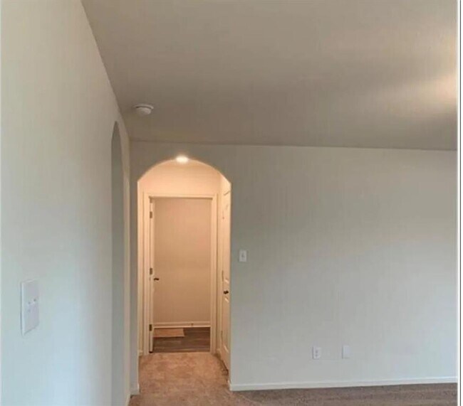 Building Photo - 213 Cres Park Dr