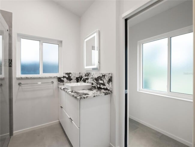 Building Photo - 1021 Temple Grove Pl