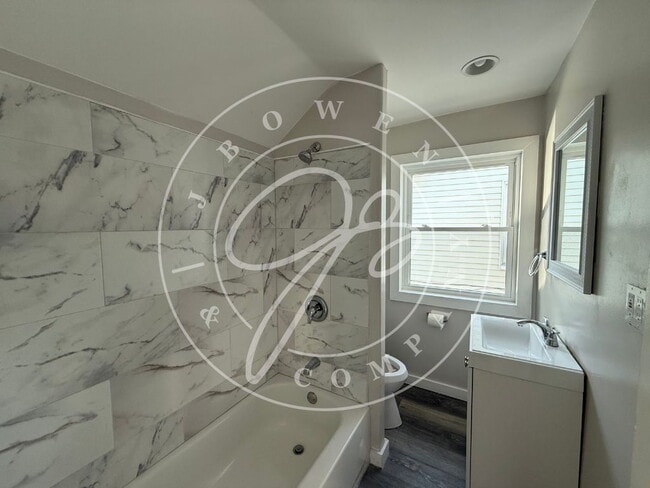 Building Photo - South Toledo  3-Bed Retreat with Spacious ...