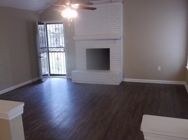 Building Photo - 5666 Maple Tree Dr