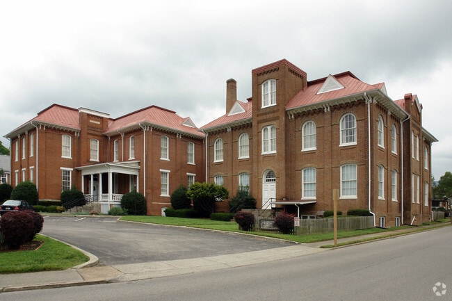 Primary Photo - Academy Court