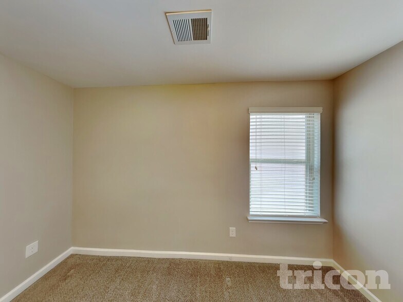 Building Photo - 203 Magnaview Dr