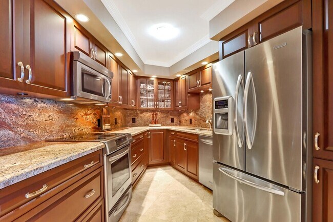 Building Photo - 5420 N Ocean Dr