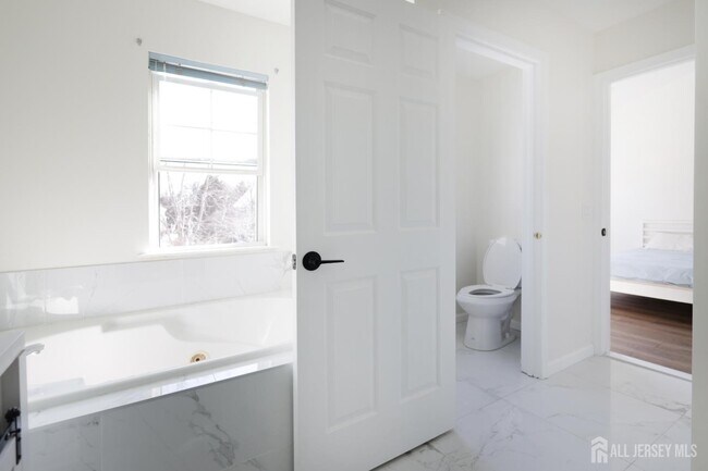 Building Photo - 42 Pennsbury Way