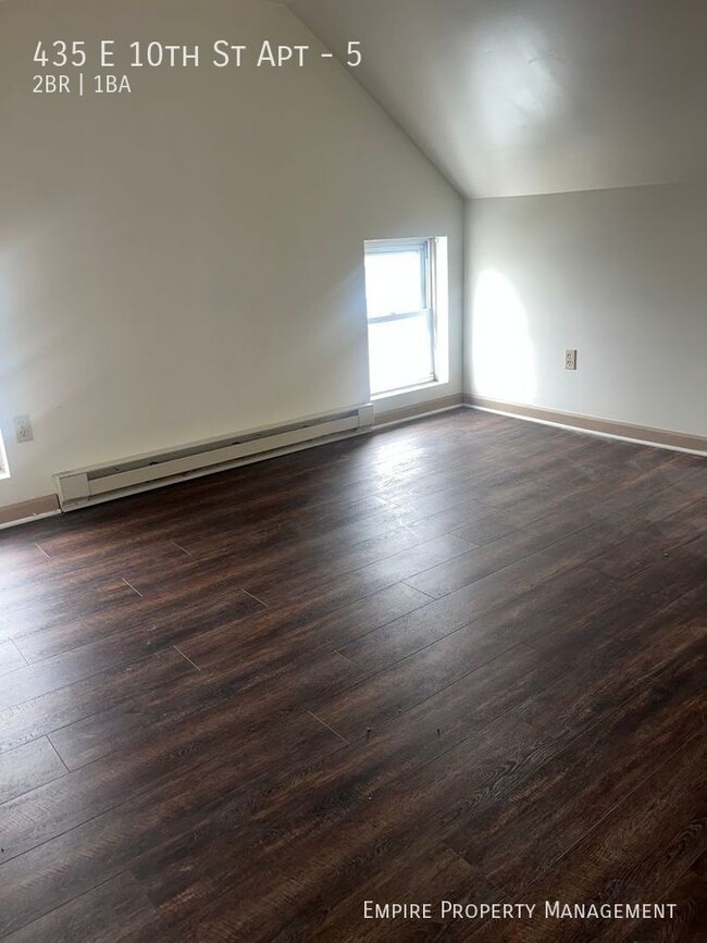 Building Photo - 2 bed, 1 bath Northampton (2nd & 3rd Floor...