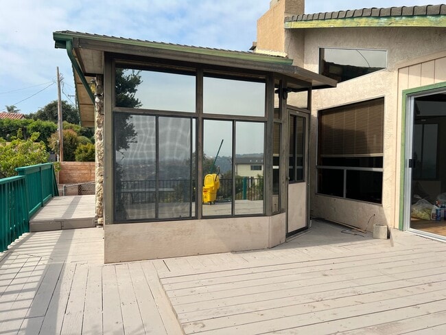 Building Photo - 861 Visalia St