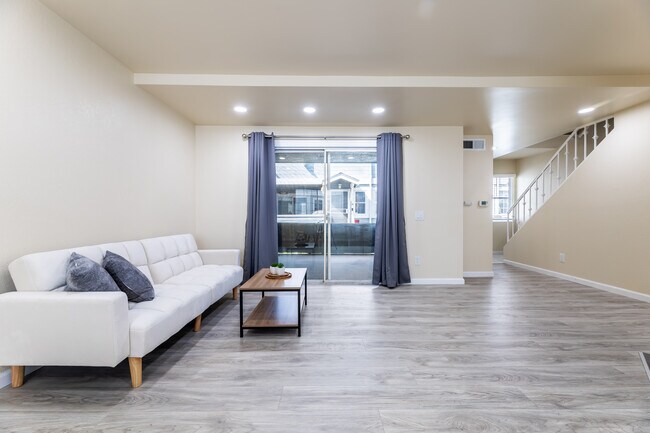 Building Photo - 21249 Figueroa St