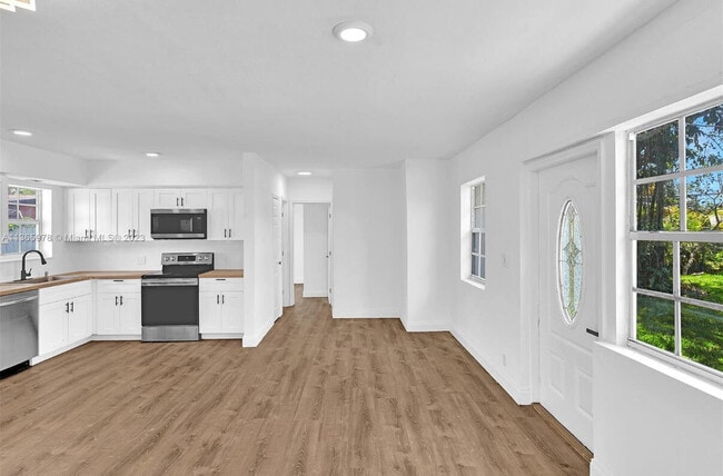 Building Photo - 1150 SW 46th Ave