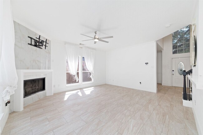 Building Photo - 5214 Bay Pines Dr