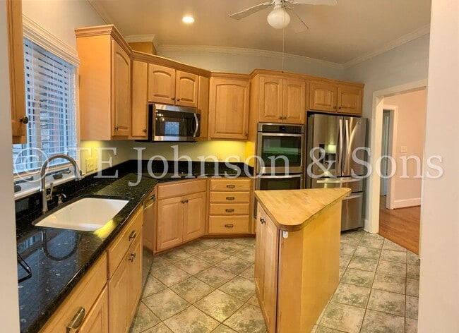 Building Photo - Gorgeous Three Bedroom in Tobaccoville- Mu...