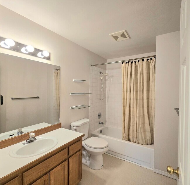 Building Photo - 3 Bedroom 2.5 Bath in Marysville