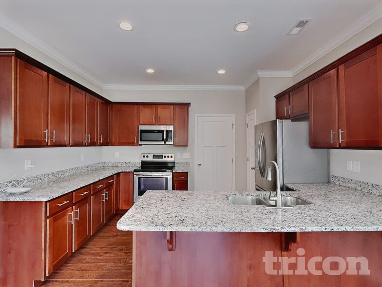 Building Photo - 877 Juno Dr