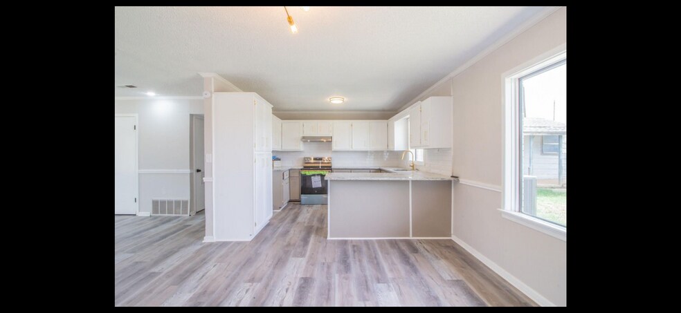Building Photo - 302 N 21st St
