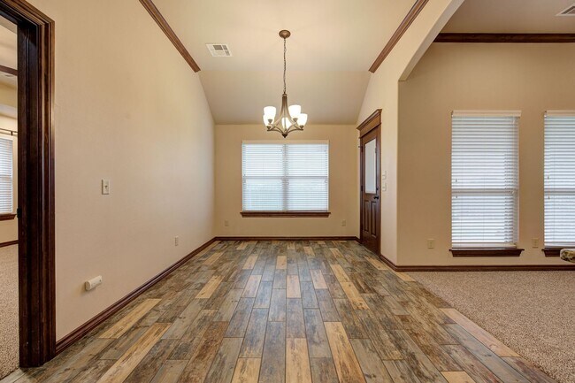 Building Photo - Beautiful & Large 4 Bed 2 Bath Home in Edmond!