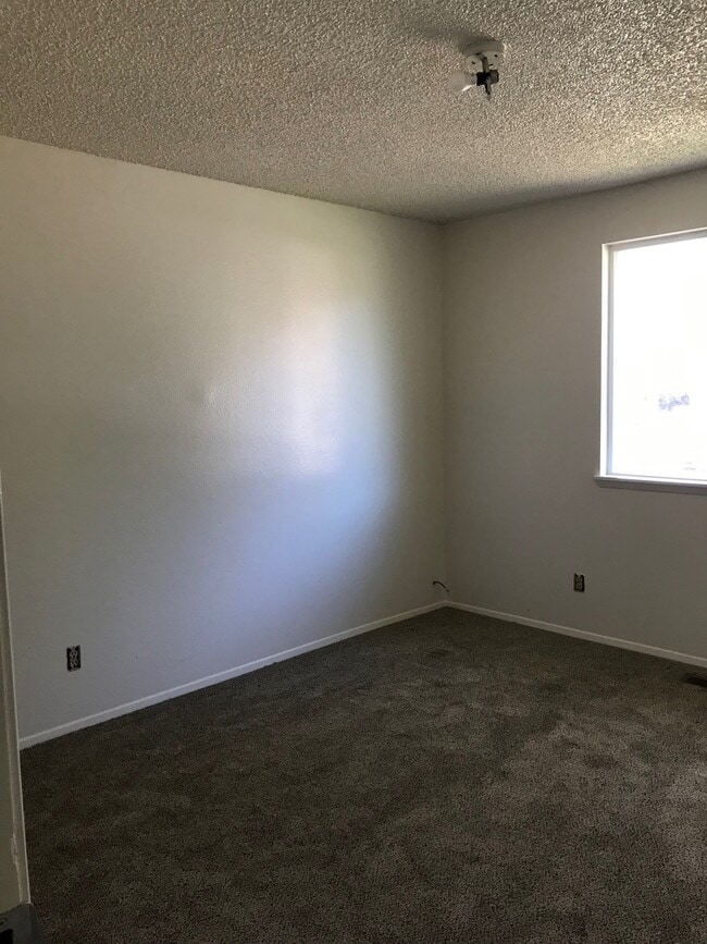 Building Photo - 3bd 1.5 ba in Tri City -