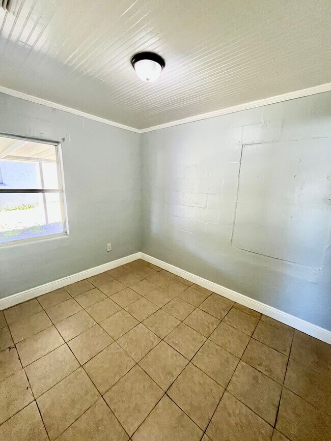 Building Photo - 516 Lowell St