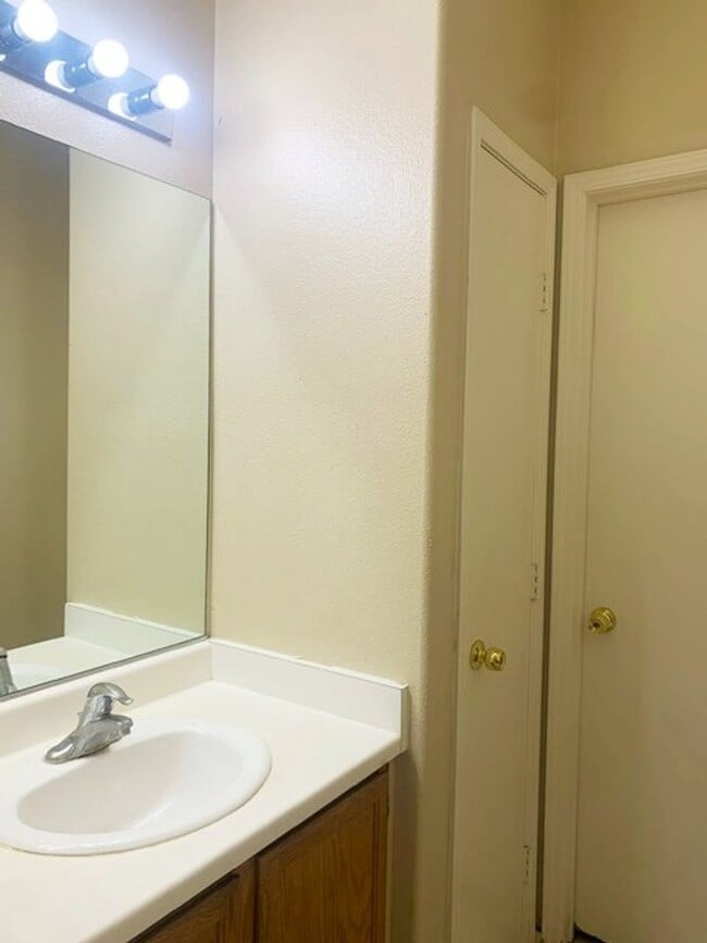 Building Photo - Single story 3 bed 2 baths property inside the gated Cactus Springs community! Home has all LVP a...