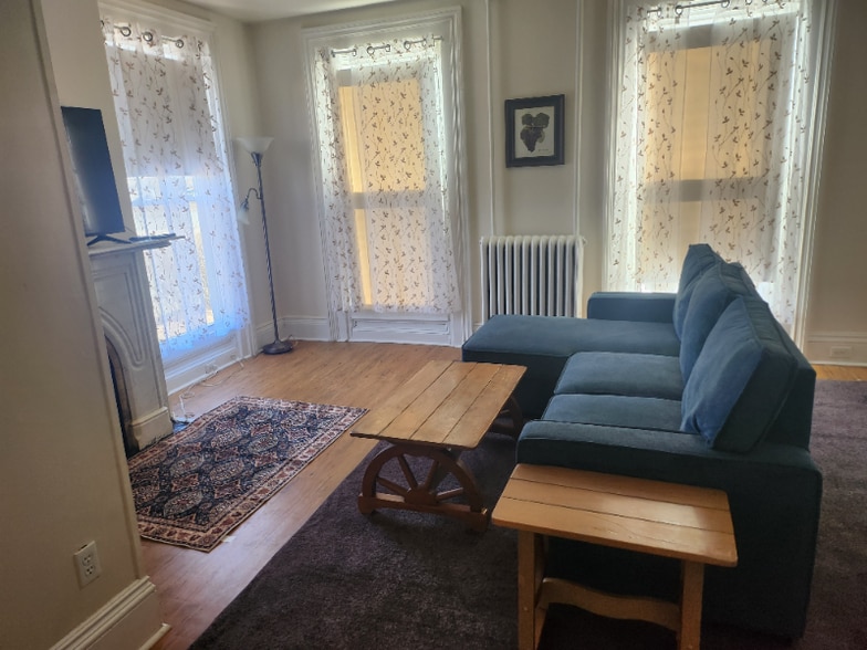 Building Photo - 102 Warren St