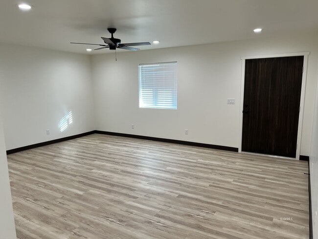 Building Photo - 172 Plex Cir