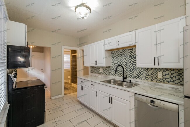 Building Photo - 3936 College Ave