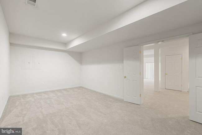Building Photo - 7616 Great Dover St