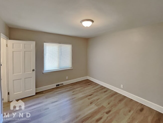 Building Photo - 4922 Statesville Rd