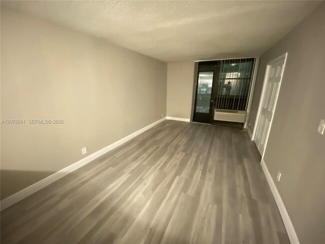 Building Photo - 2771 Riverside Dr