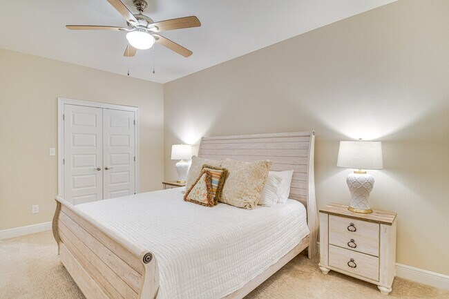 Building Photo - 13941 Del Rio Dr