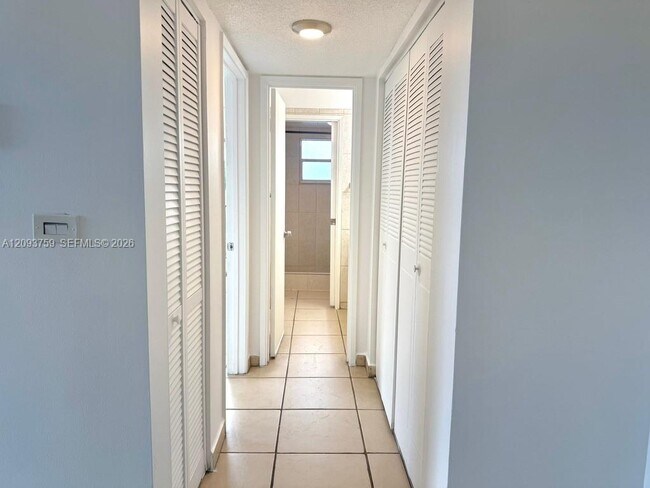 Building Photo - 305 W 68th St