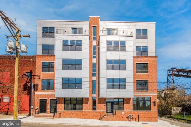 Building Photo - 6211 Woodbine Ave