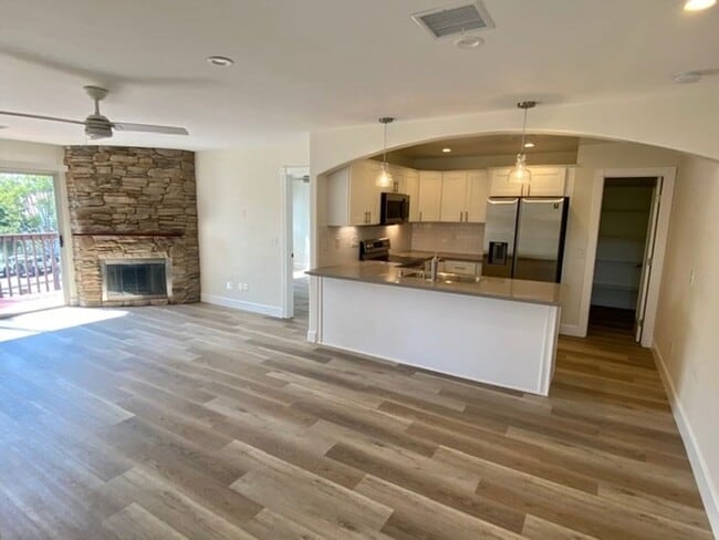 Building Photo - Newly Renovated Two Bed, Two bath La Costa...