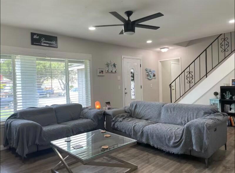 Building Photo - 514 Luna Dr