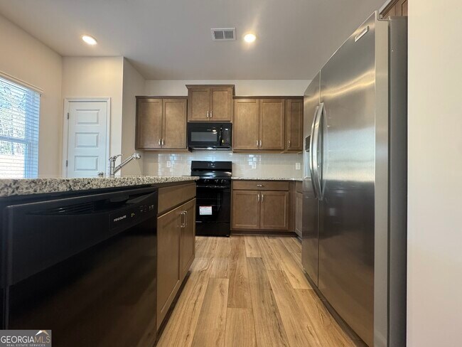 Building Photo - 190 Fair Oak Ln