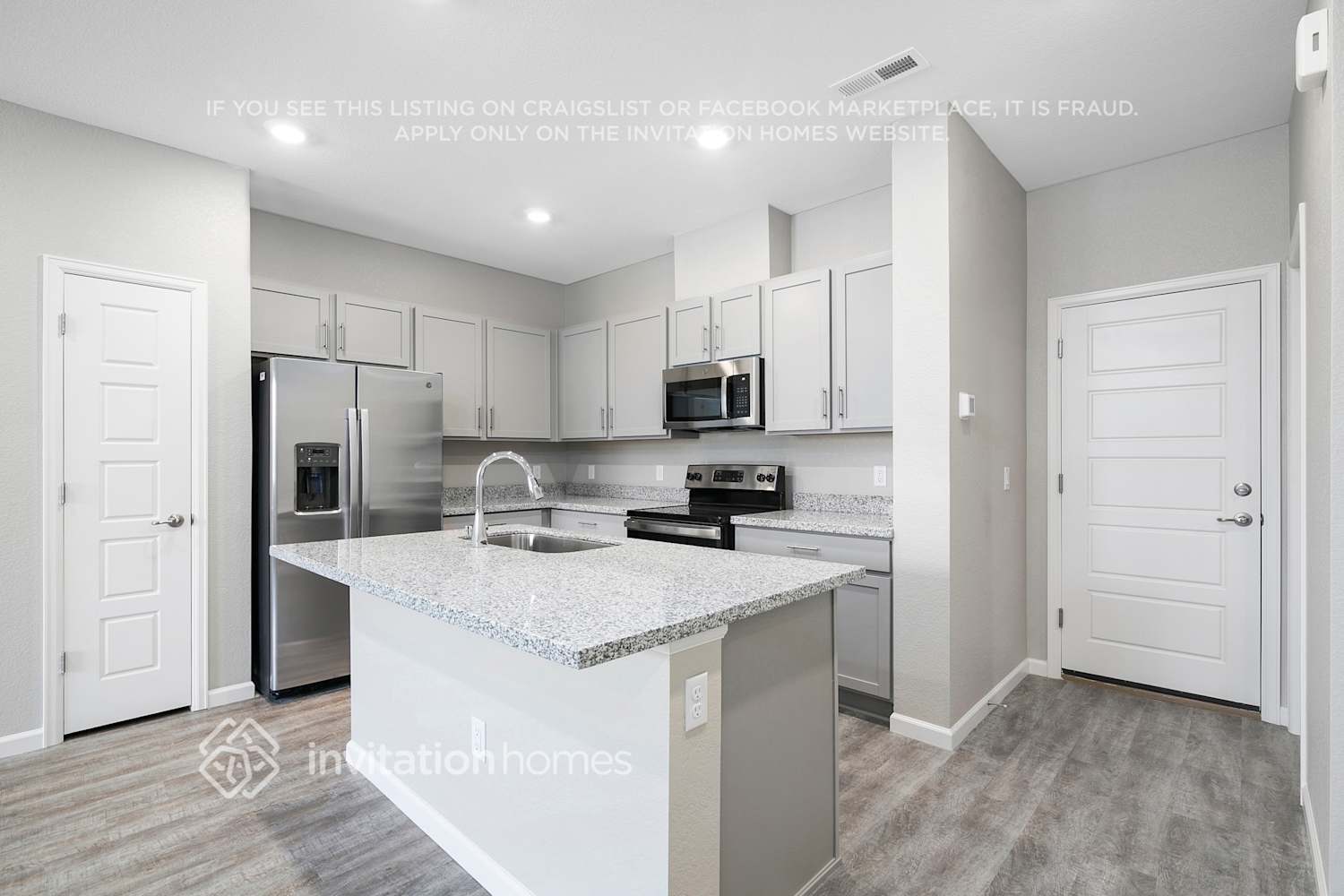 Building Photo - 1718 S Elk Way