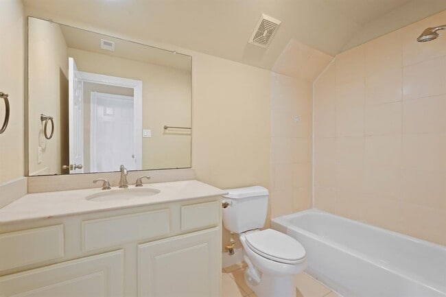 Building Photo - 2615 Cheshire Oaks Dr