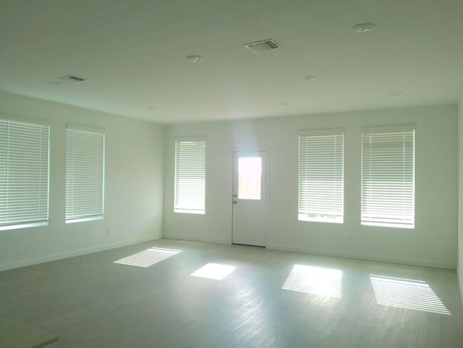 Building Photo - 2846 Westeros St